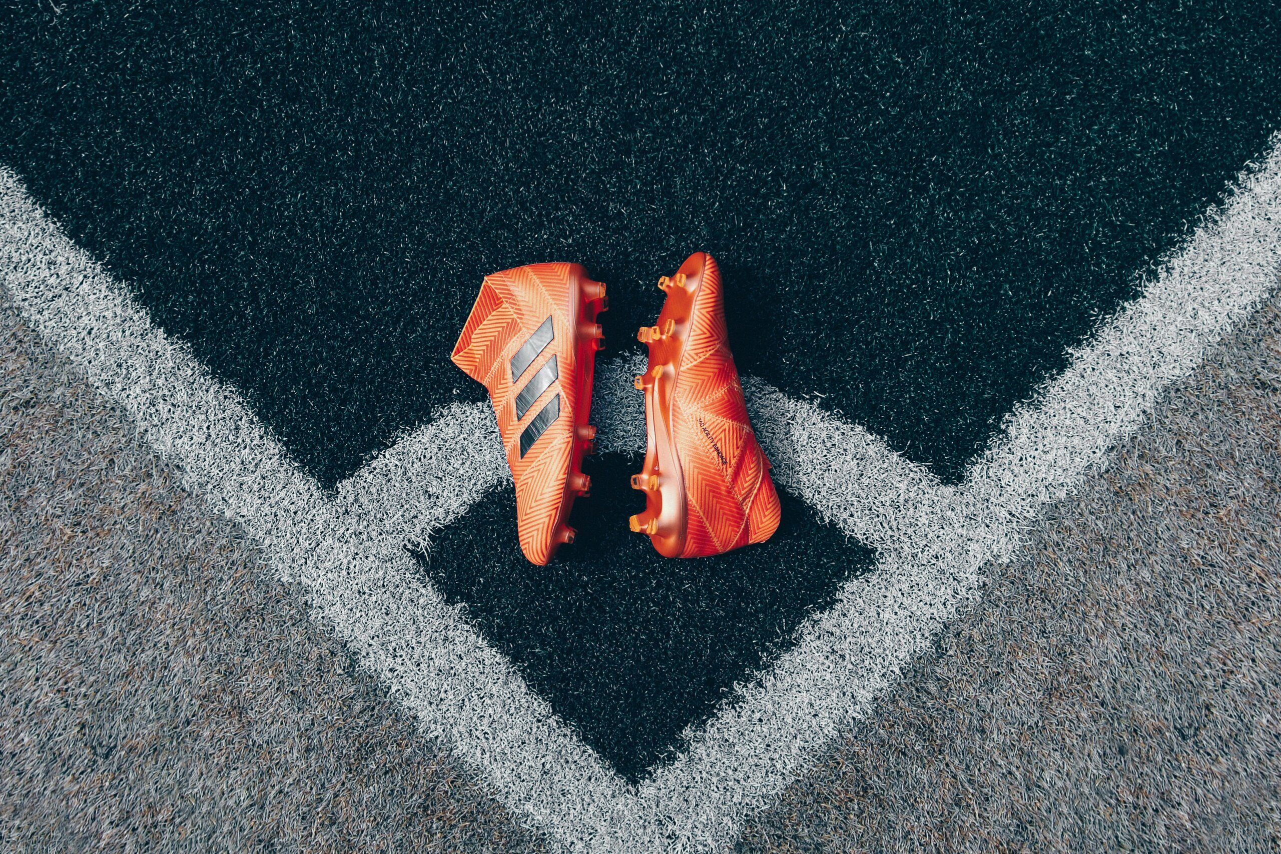 découvrez notre collection de chaussures de football de haute qualité pour des performances exceptionnelles sur le terrain. trouvez votre paire parfaite dès maintenant !